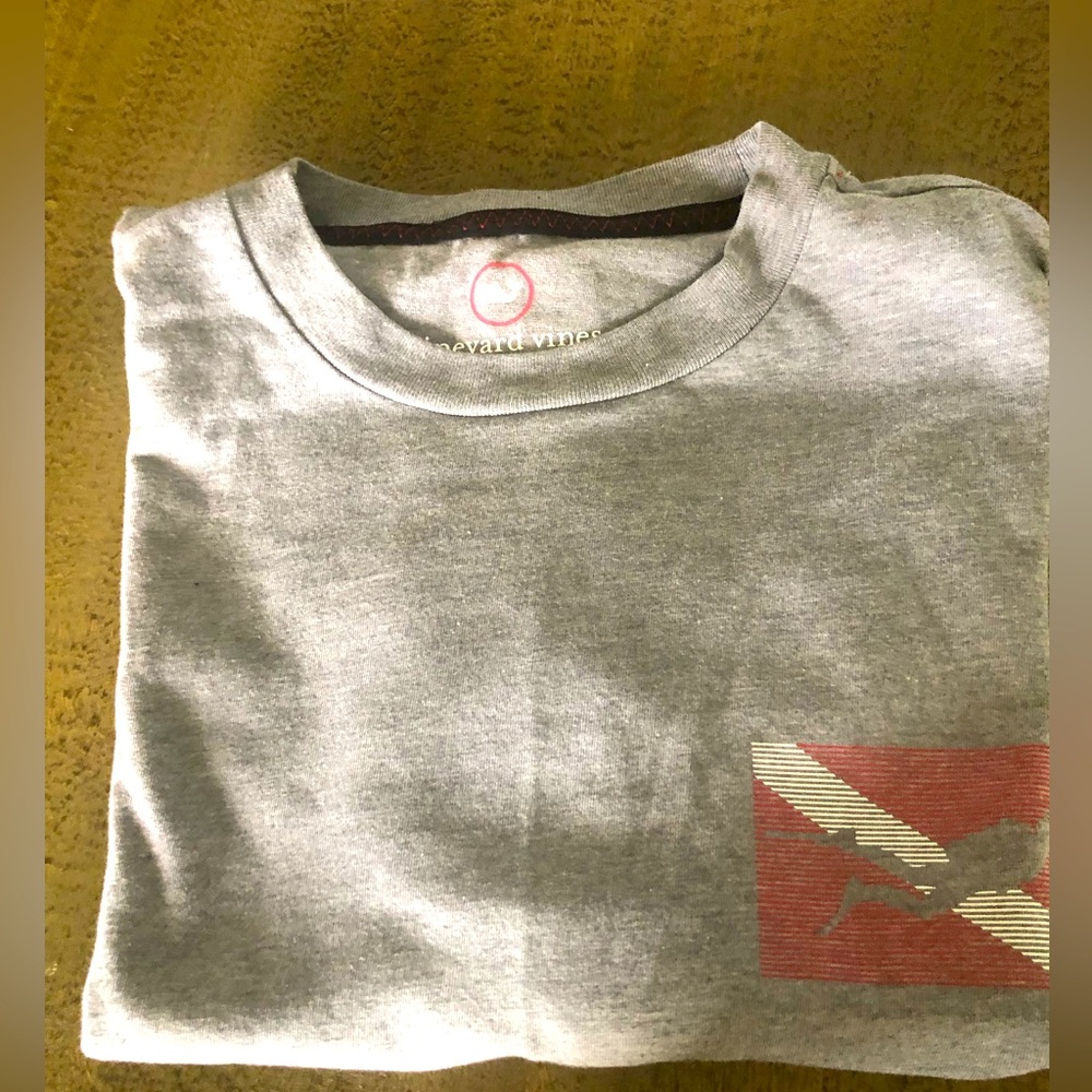 Vineyard Vines t-shirt (scuba)